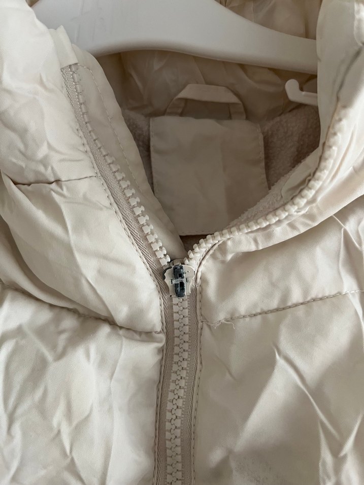 Zara Beyaz Kapüşonlu Fermuarlı mont - Görsel 3