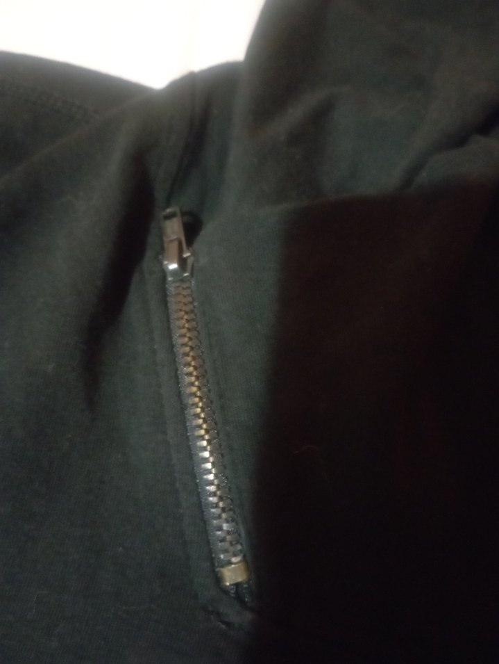 Kızlar için Siyah Pullu Kafatası Baskılı tişört - Görsel 5