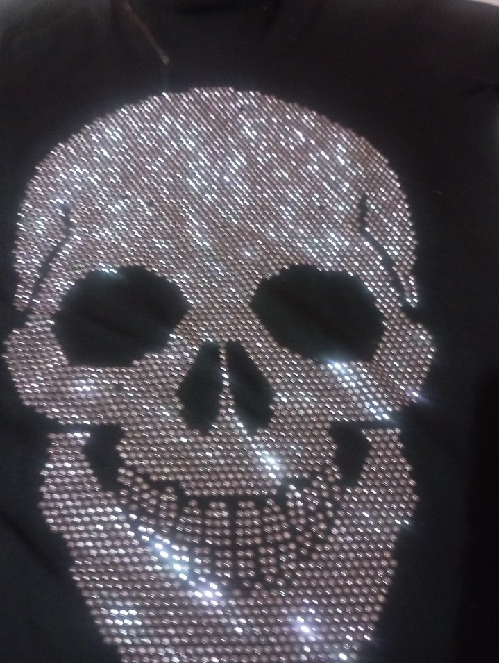 Kızlar için Siyah Pullu Kafatası Baskılı tişört - Görsel 3