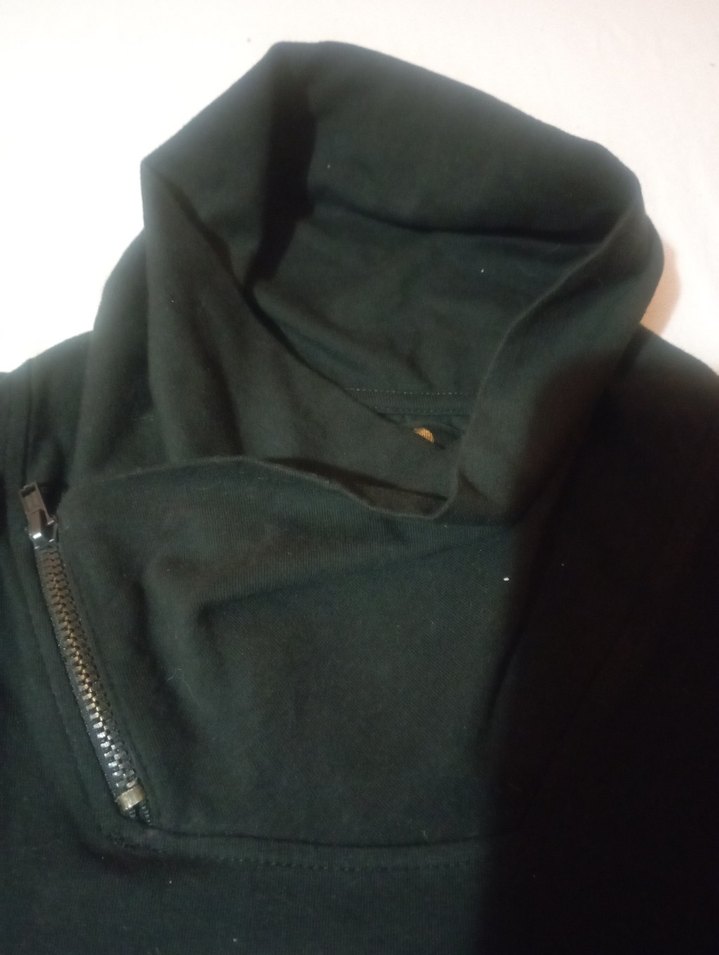 Kızlar için Siyah Pullu Kafatası Baskılı tişört - Görsel 4