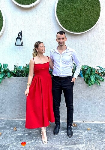 Hollylolly den aldım kırmızı uzun elbise kumaşından dolayı kalit