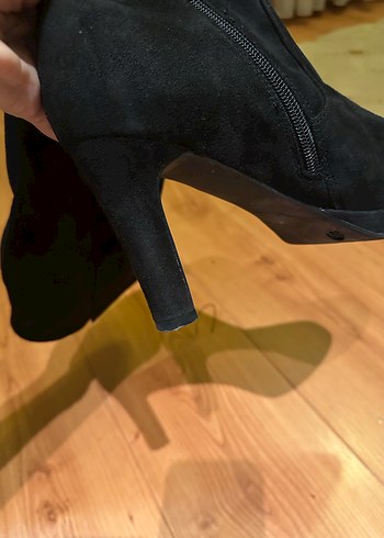 Siyah Süet Tokalı İnce Topuklu Diz Boyu Çizme - Görsel 4