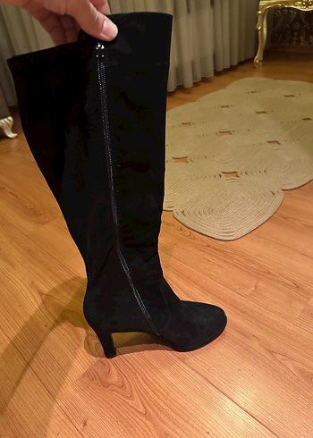 Siyah Süet Tokalı İnce Topuklu Diz Boyu Çizme - Görsel 3