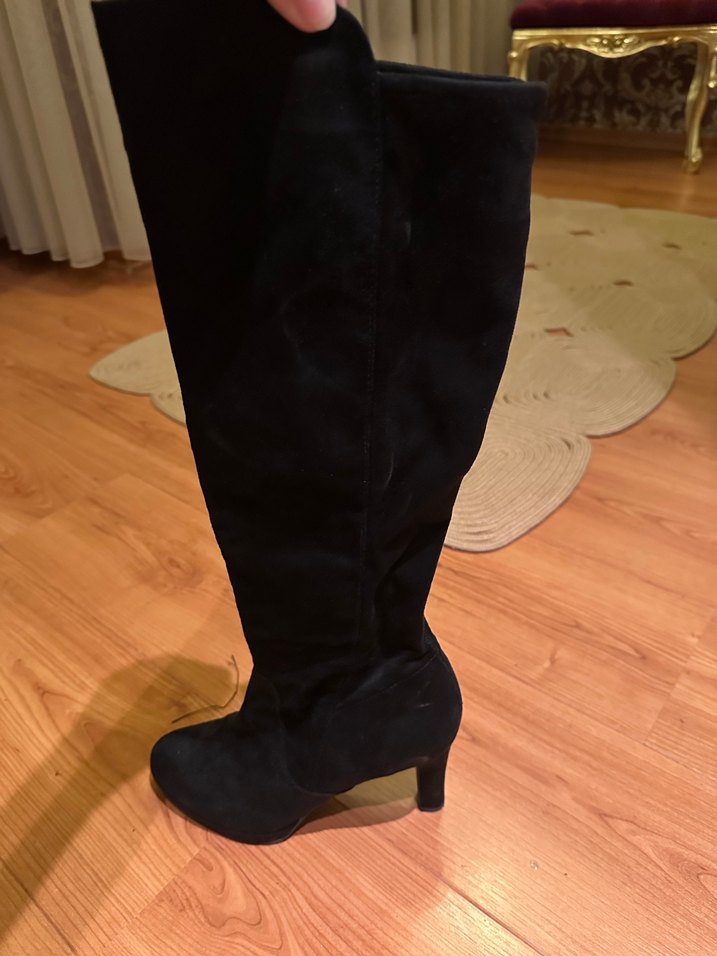 Siyah Süet Tokalı İnce Topuklu Diz Boyu Çizme - Görsel 2