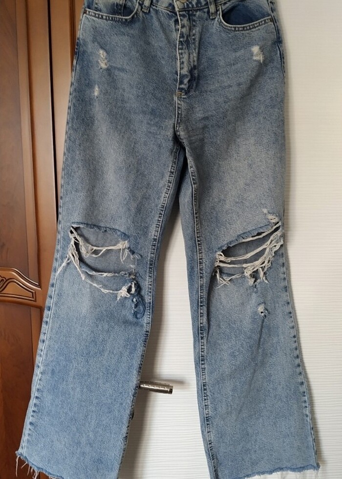 Bol kesim yırtık kot - Görsel 2