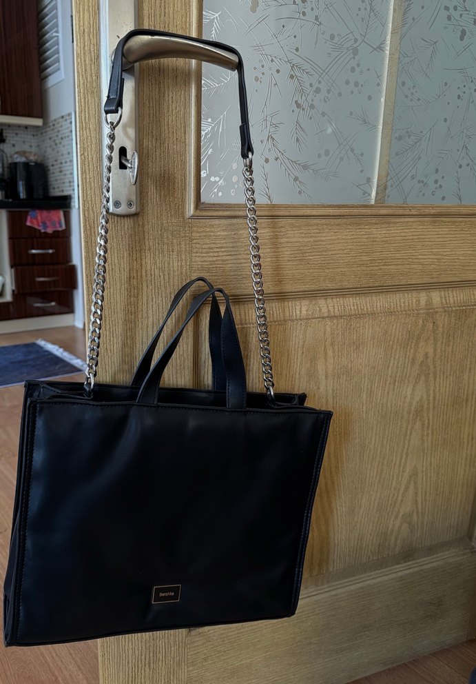 Bershka Siyah Deri Büyük Kol Çantası - Görsel 3