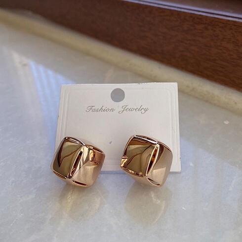 Çift taraflı rose gold küpe