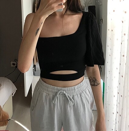 Tek omuz crop top
