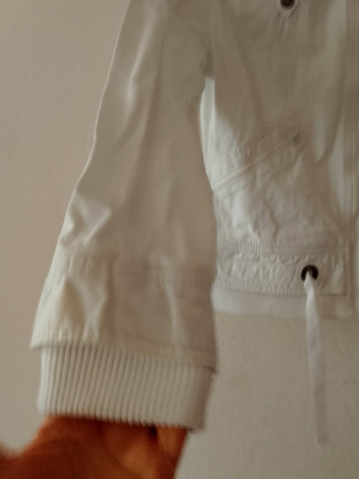 Düğmeli Beyaz Kadın Ceket - Görsel 4