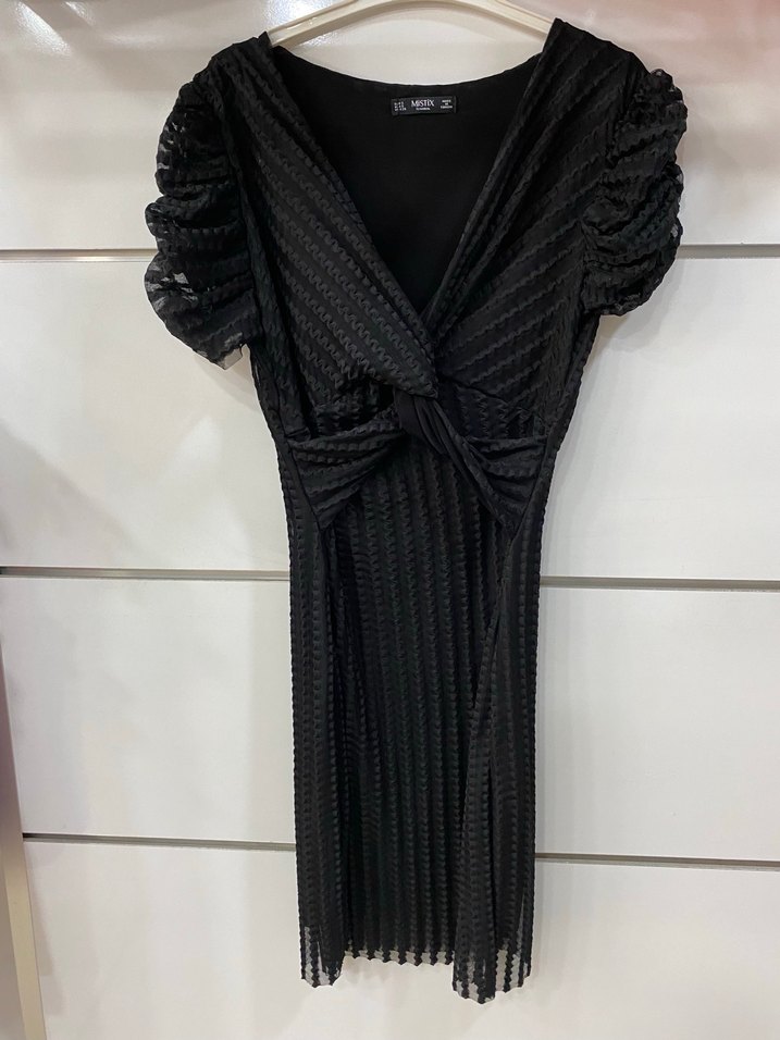 V Yaka Siyah Pileli Uzun Gotik Elbise - Görsel 2