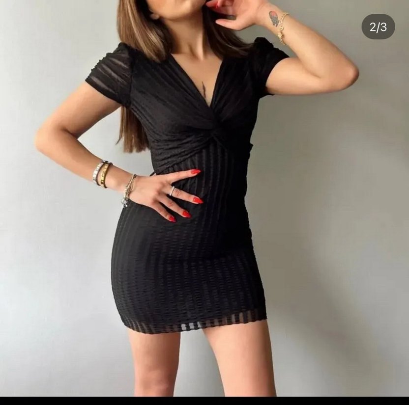 V Yaka Siyah Pileli Uzun Gotik Elbise - Görsel 3