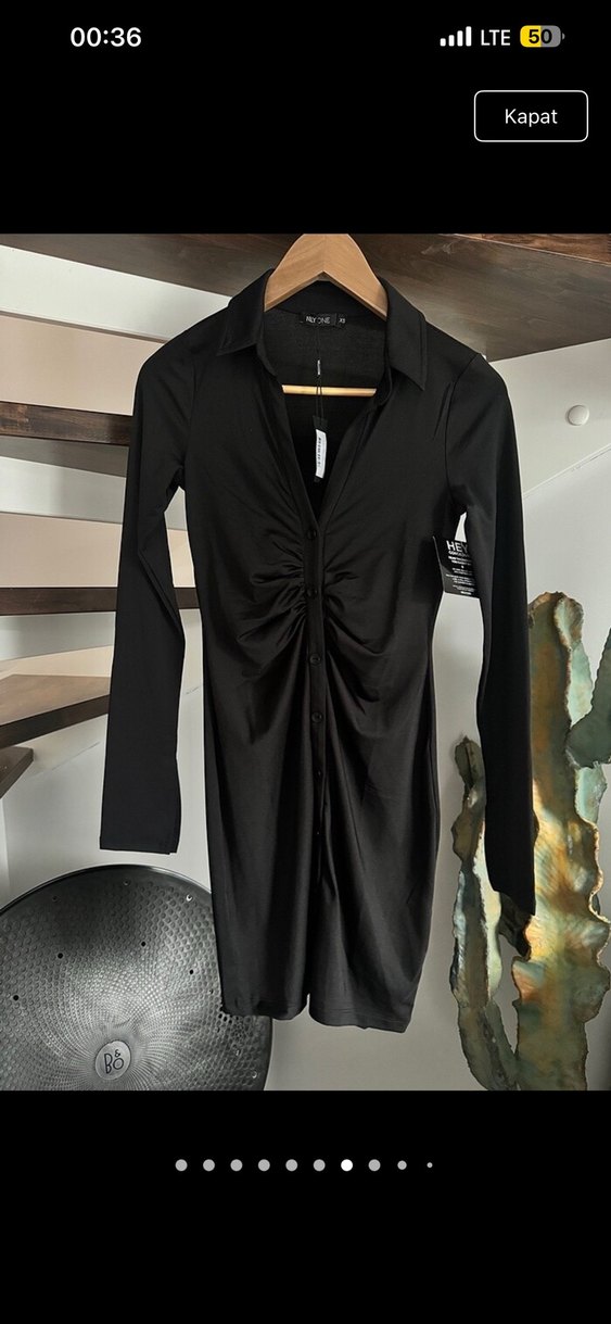 Düğmeli Siyah V Yaka Midi Elbise - Görsel 3