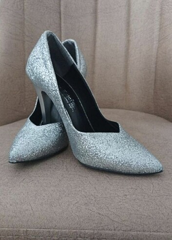 Gümüş stiletto