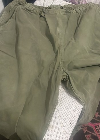 Haki Bol Kesim Fermuarlı Kumaş Pantolon - Görsel 3
