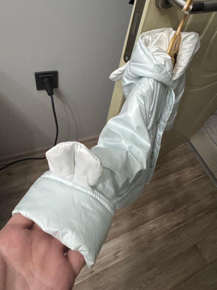 Kız Çocuk Gri Nakışlı Kapüşonlu Mont - Görsel 3