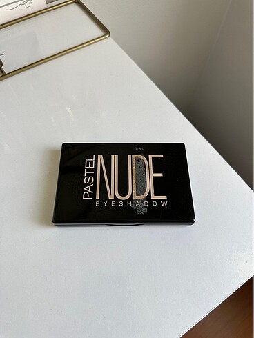 Pastel nude far paleti
