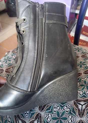 Kadın Siyah Deri Fermuarlı Biker Dolgu Topuk Bot - Görsel 2