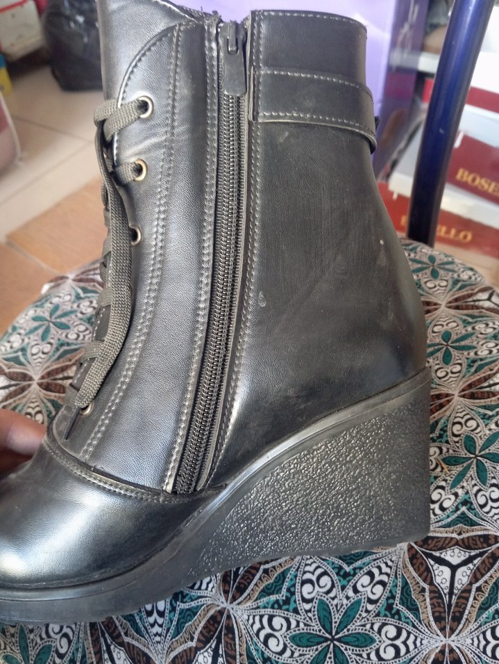 Kadın Siyah Deri Fermuarlı Biker Dolgu Topuk Bot - Görsel 2