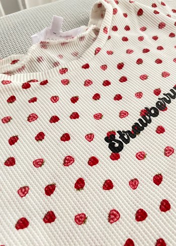 Koton Koton çilekli crop