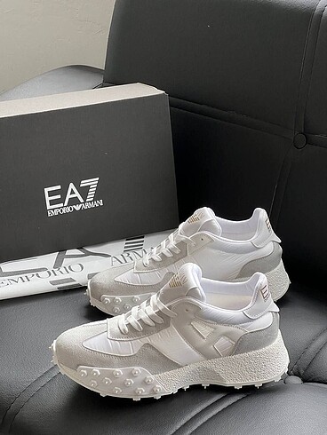 37 Beden beyaz Renk Emporio armani EA7