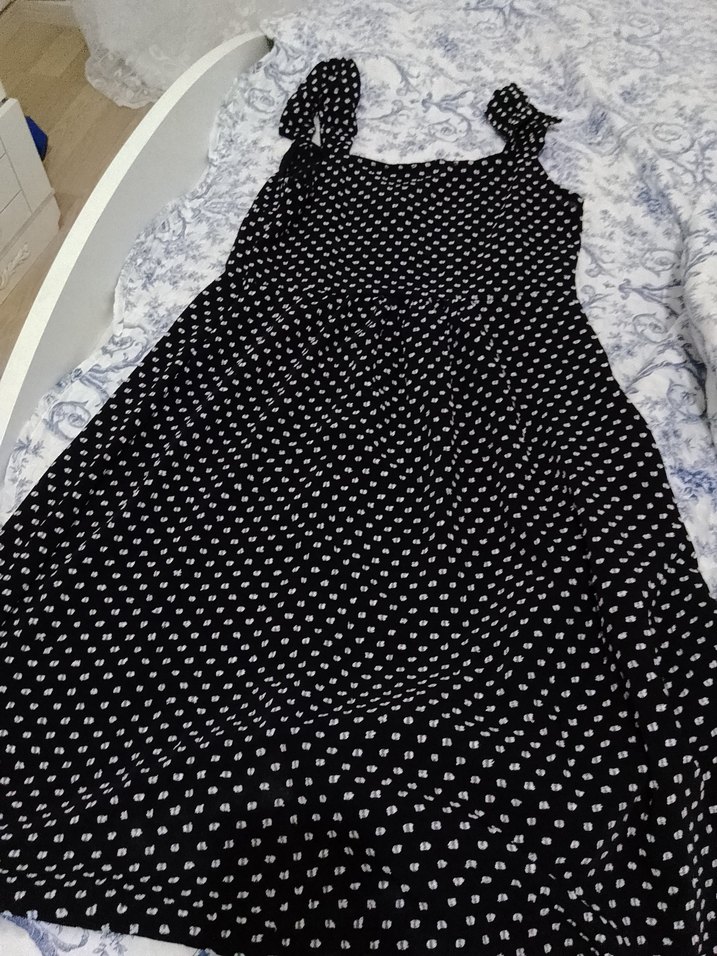 Siyah Puantiyeli V Yaka Düğmeli Uzun Elbise - Görsel 3