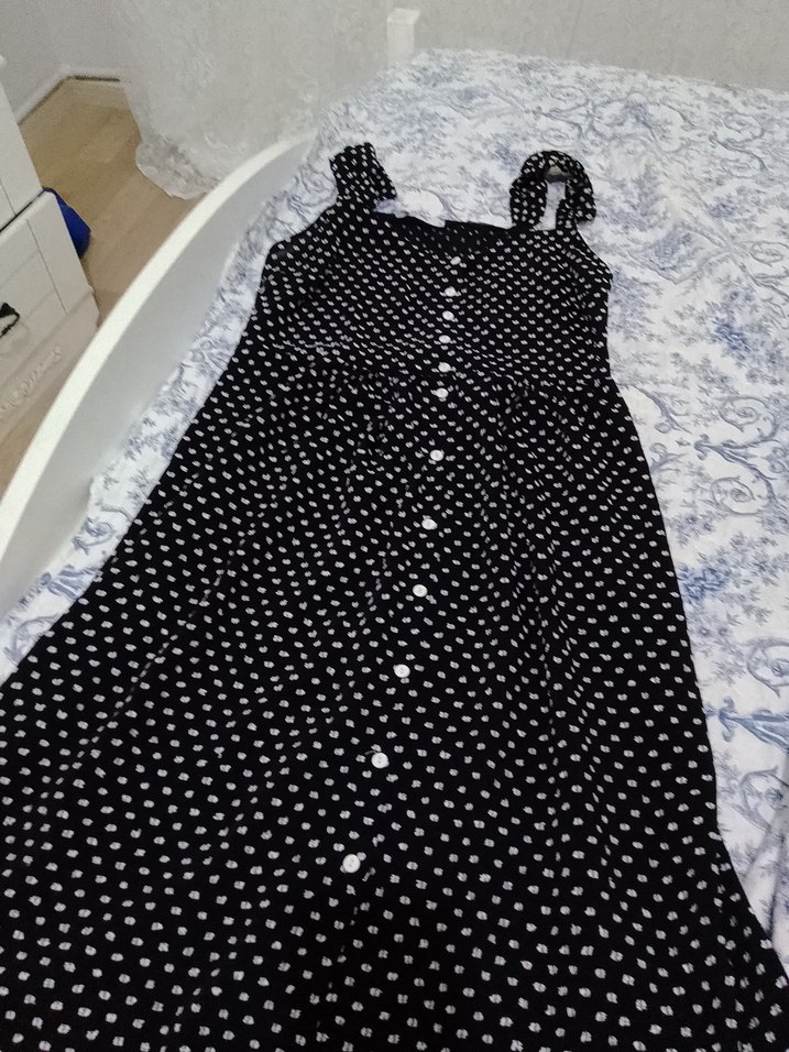 Siyah Puantiyeli V Yaka Düğmeli Uzun Elbise - Görsel 2