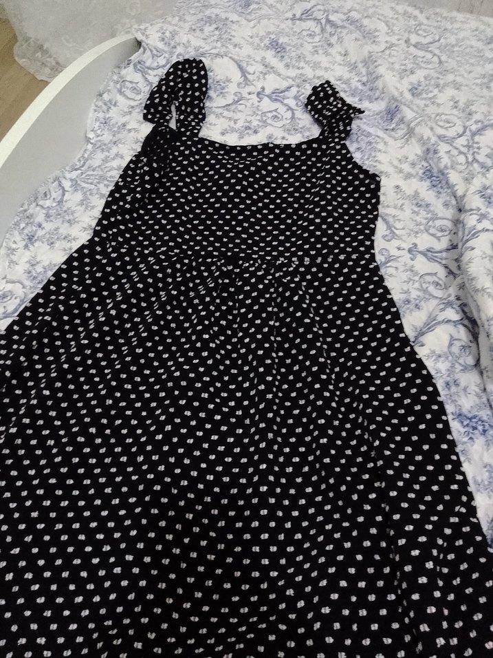 Siyah Puantiyeli V Yaka Düğmeli Uzun Elbise - Görsel 4