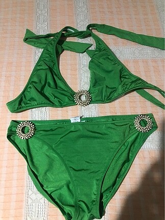 Trına Turk yeşil bikini