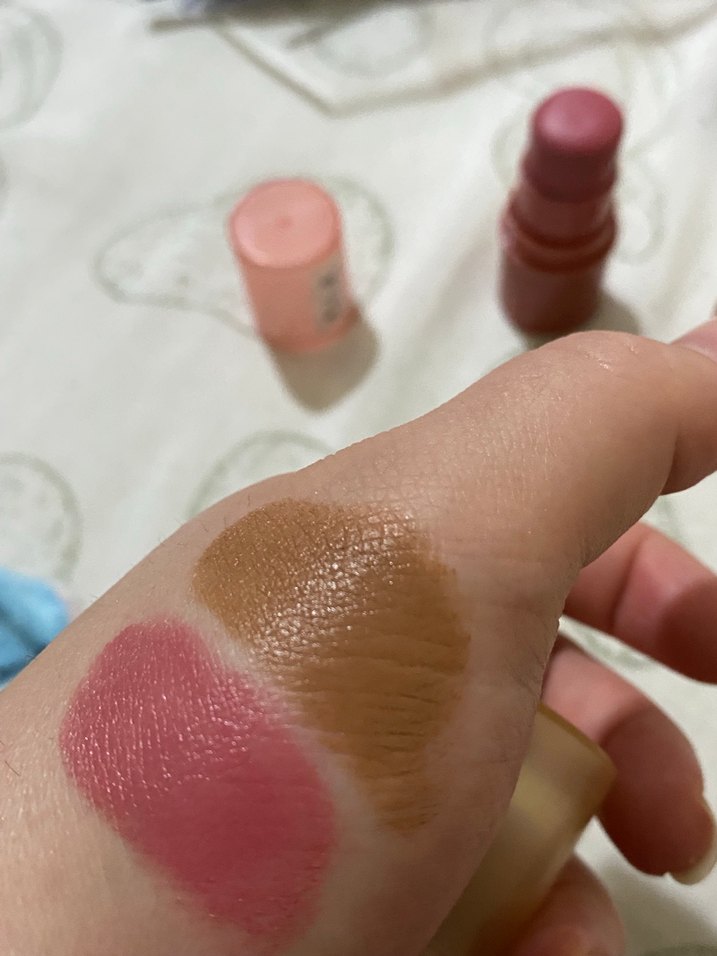 Essence Baby Got Bronzer ve Allık Stickleri - Görsel 3