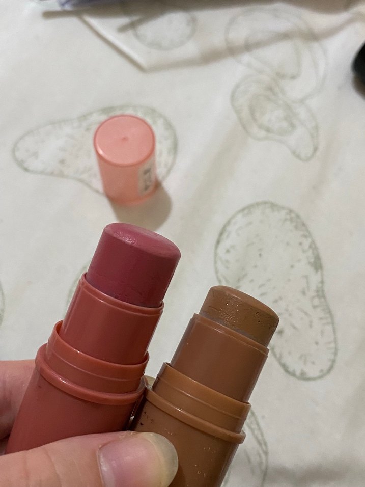 Essence Baby Got Bronzer ve Allık Stickleri - Görsel 2