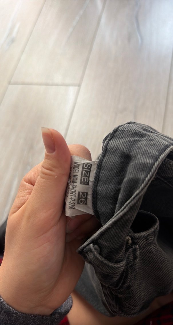 Gri Kadın Mini Denim Şort - Görsel 3