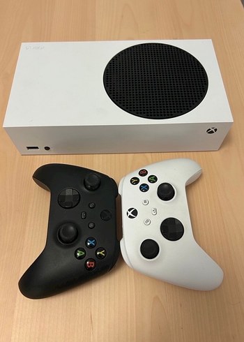 Xbox Series S Konsol ve İki Adet Controller - Görsel 2