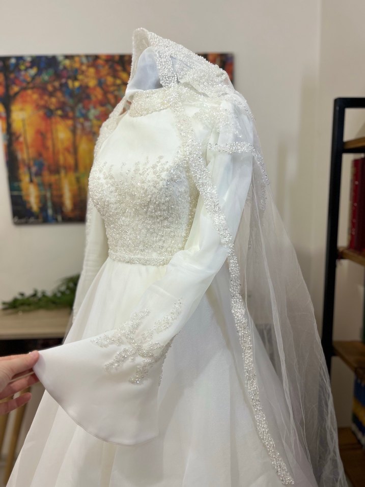 Uzun Kollu Yüksek Yakalı Prenses Gelinlik - Görsel 4