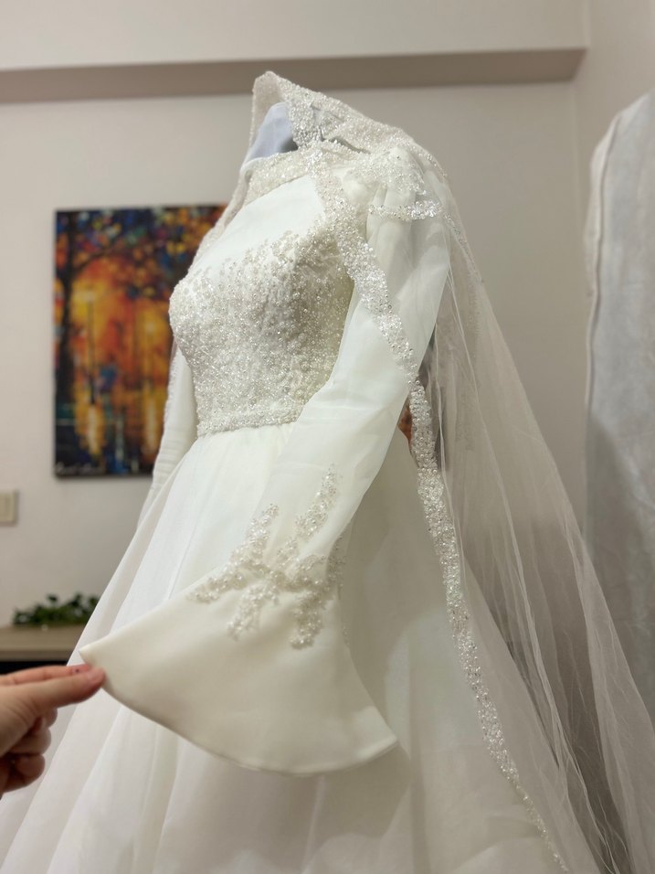 Uzun Kollu Yüksek Yakalı Prenses Gelinlik - Görsel 2