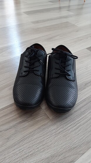 Düz siyah klasik ayakkabi