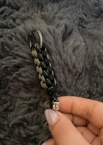 Diğer Gri Kürklü Gotik Anahtarlık