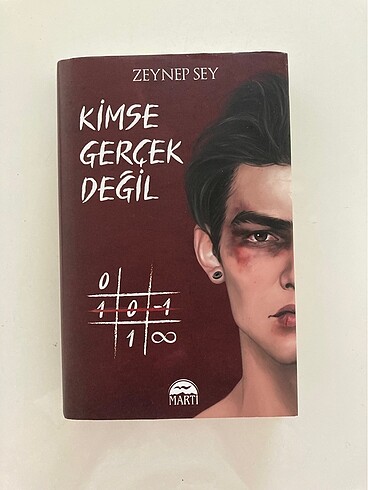 Kimse Gerçek Değil