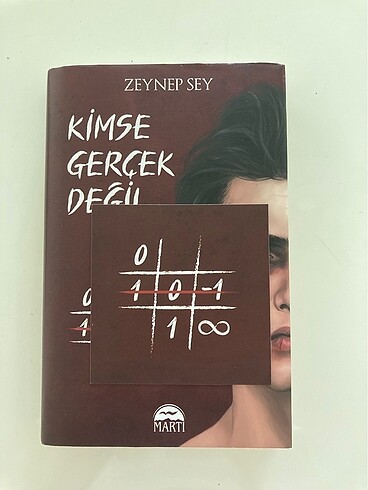 Kimse Gerçek Değil