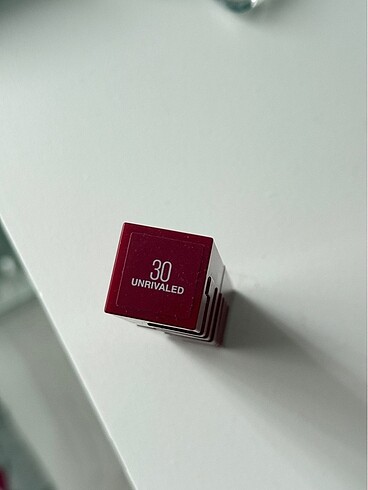Maybelline Maybelline Vinly Unrivaled Ruj 30