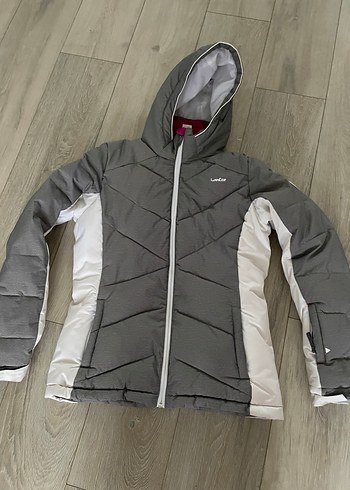 Gri Kapüşonlu Kış Montu - Görsel 3