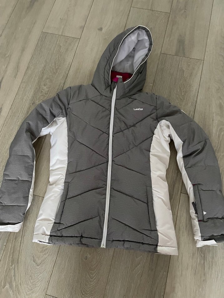 Gri Kapüşonlu Kış Montu - Görsel 3