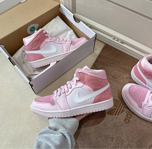 Nike Air Jordan 1 Mid ?Digital Pink?