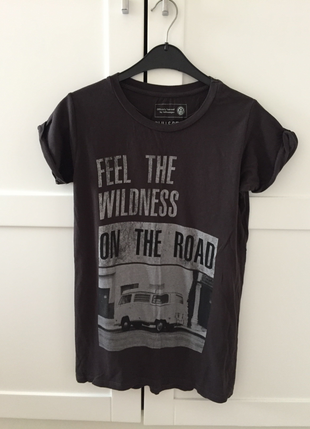 Pull and bear T-shirt