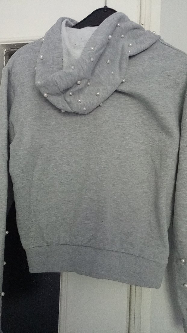 Gri Kapüşonlu İnci Detaylı Sweatshirt - Görsel 3