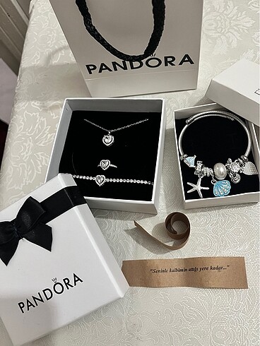 Pandora yüzük,bileklik,kolye takımı ve charm bileklik