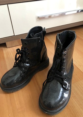 Parlak Siyah Rugan Kiz Cocuk Bot Cizme - Görsel 2