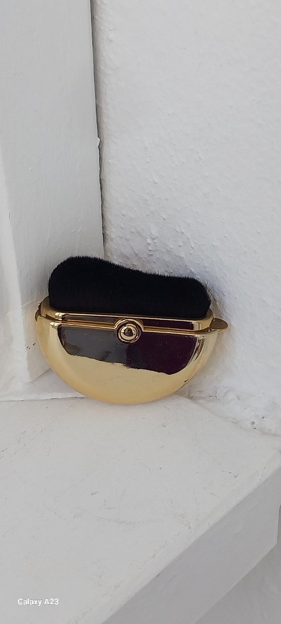 Parlak Altın Makyaj Fırçası - Görsel 2