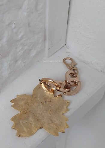 Altın Renk Zincir Detaylı Çiçek Figürlü Charm - Görsel 6