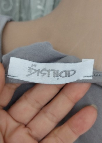 Gri Leopar Desenli V Yaka Kolsuz Mini Bluz - Görsel 5