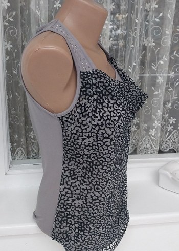 Gri Leopar Desenli V Yaka Kolsuz Mini Bluz - Görsel 4